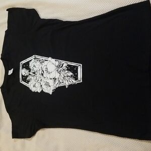 GOTH BLACK TSHIRT WITH COFFIN,FLOWERS AND A HEAD IN SIZE XL